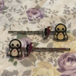 Skelanimals Pen the Penguin hair pins